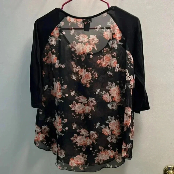 Rue 21 Flowery Top Size Large - Picture 3 of 3